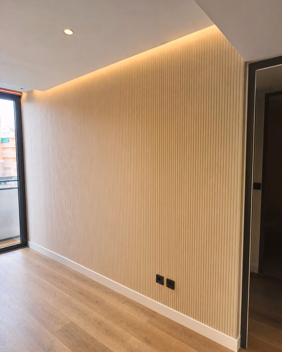 Dormitorio reformado con armario de madera